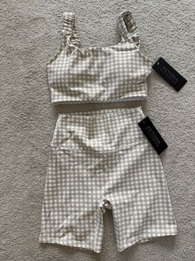 NWT Astoria Activewear Beige & White Gingham Active Set